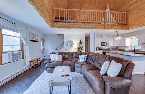 Greentown House | 3 BED/2 BATH HOME WITH BOAT SLIP - STEPS TO LAKE WALLENPAUPACK