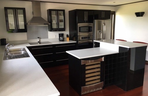 Fairview House | 3 Bed/2 Bath Open plan home close to Golf Course