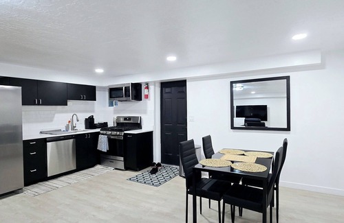 West Valley City House | 3-bed 2-Bath townhome in delightful SLC Close to Ski/Hike/Downtown/Airport