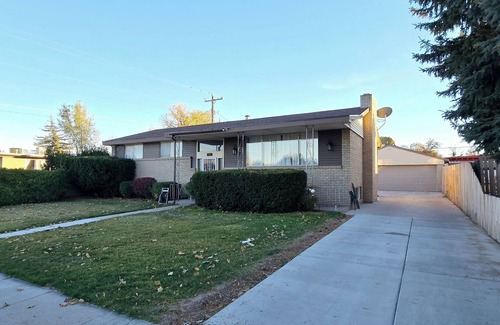 West Valley City House | 3-bed 2-Bath townhome in delightful SLC Close to Ski/Hike/Downtown/Airport