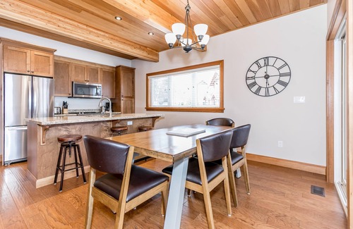 Port Carling Villa | 3 + bed 2 bath Villa on Lake Muskoka