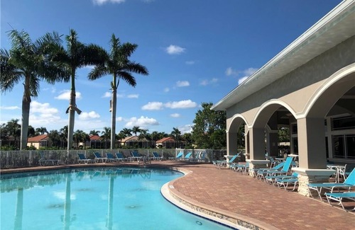 Naples Villa | 3 bed, 2 bath villa in Reflection Lakes avail Feb 2020