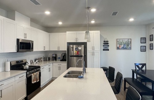 Ontario Condo | 3 BED/3 BATH CONDO IN ONTARIO