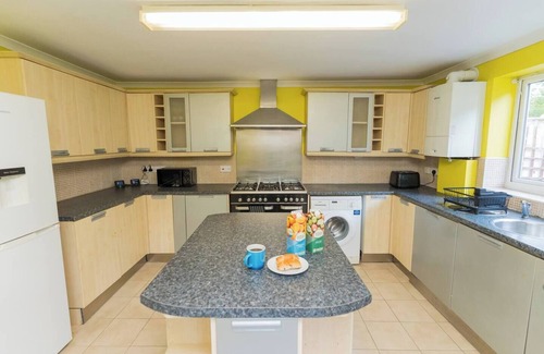 Olton House | 3 Bed 3 Bath - NEC, JLR, Airport.