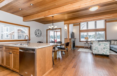 Port Carling Villa | 3 + bed 3 bath Villa on Lake Muskoka