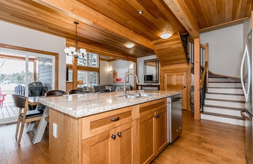 Port Carling Villa | 3 + bed 3 bath Villa on Lake Muskoka