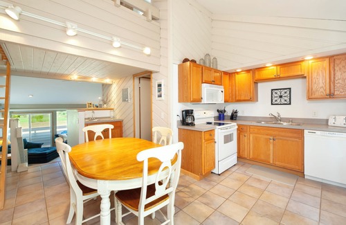 Cedar Condo | 3 bed 3 bath, Well maintained, Outside heated pool