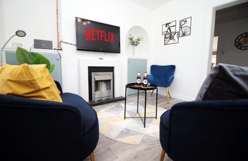 Glyncorrwg House | 3-Bed Afan Valley House - Free Parking