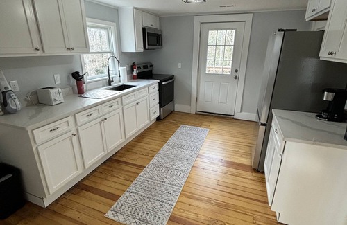 Branford Center Apartment | 3 Bed Apartment Branford Center!Close to Yale, Tweed Airport, Restaurants/bars!