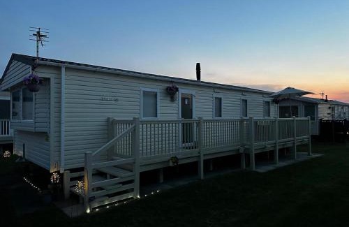 Ingoldmells House | 3 Bed Caravan - Sleeps 6 - Pets - Parking - Wifi