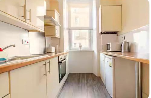 Dalry Apartment | 3 Bed Central Apartment - Pet Friendly & Parking
