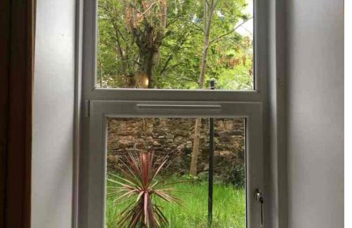 Dalry Apartment | 3 Bed Central Apartment - Pet Friendly & Parking