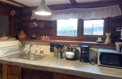 Moieciu Ski Chalet | 3 Bed Chalet Sleeps 8 -Fireplace & Enclosed Garden