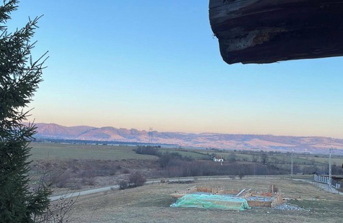 Moieciu Ski Chalet | 3 Bed Chalet Sleeps 8 -Fireplace & Enclosed Garden