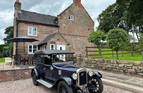 Cauldon Low House | 3 Bed Cottage Alton Tower Xmas Markets Chatsworth