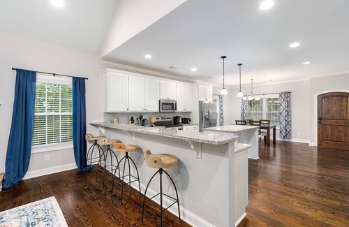 Auburn - Opelika House | 3 Bed, Game Day House, Hot Tub, Minutes From Campus!