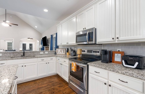 Auburn - Opelika House | 3 Bed, Game Day House, Hot Tub, Minutes From Campus!