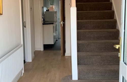 Seisdon House | 3 Bed House Birmingham, with parking and good transport links