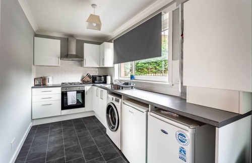 Larkhall House | 3 bed house in Larkhall with private driveway