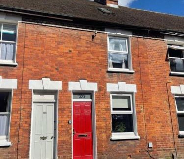 Salisbury Apartment | 3-Bed House near Salisbury Cathedral & Attractions
