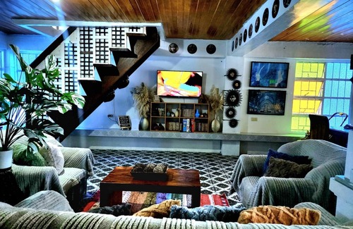 Aringay House | 3 Bed House - Sleeps 20 - Pets - Pool - Garden