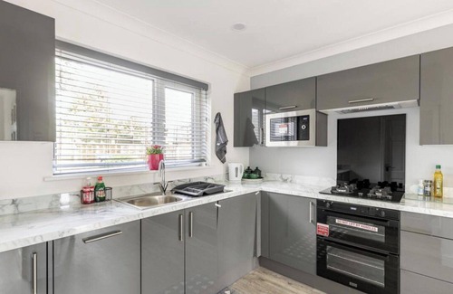 Belthorn House | 3 Bed House - Sleeps 5 - Parking - Garden - Wifi