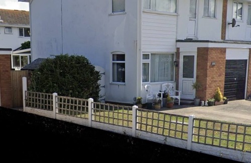 Penrhyn Bay House | 3 Bed House - Sleeps 6 - Garden - Parking - Wifi