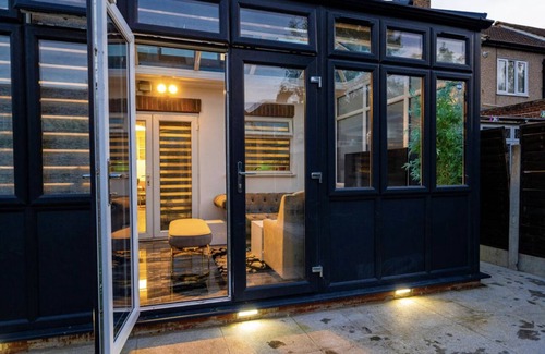 Eastbrook House | 3 Bed House - Sleeps 6 With Free Parking