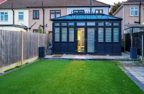 Eastbrook House | 3 Bed House - Sleeps 6 With Free Parking