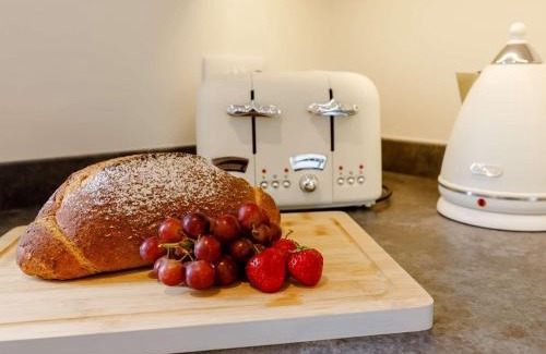 Alcester House | 3 Bed in Alcester 88396