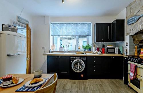 Amble House | 3 Bed in Amble 93015