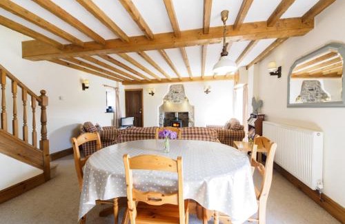 Ashford-in-the-Water House | 3 Bed in Ashford in the Water PK501