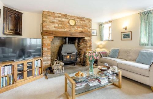 Newport House | 3 bed in Carisbrooke IC037