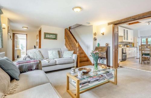 Newport House | 3 bed in Carisbrooke IC037