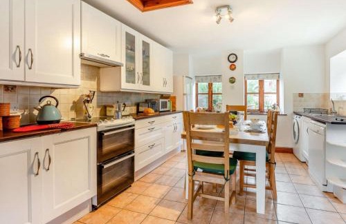 Newport House | 3 bed in Carisbrooke IC037