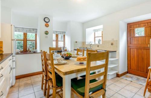 Newport House | 3 bed in Carisbrooke IC037