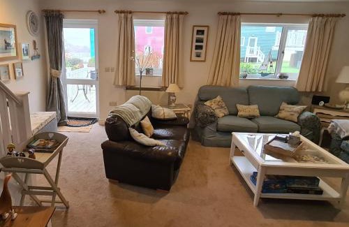 Pembroke House | 3 bed in Freshwater East FB100