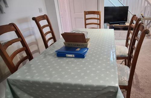 Pembroke House | 3 bed in Freshwater East FB100