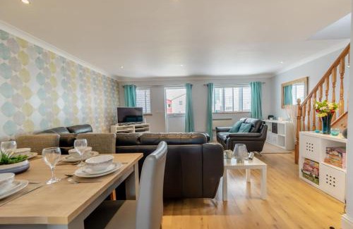 Pembroke House | 3 Bed in Freshwater East oc-t32686