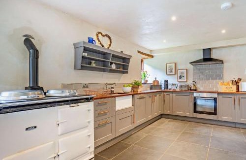 Abergavenny House | 3 Bed in Govilon 59730