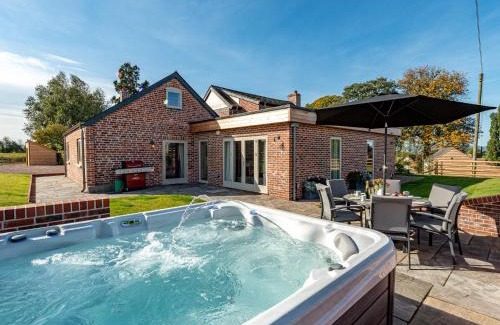 Hereford House | 3 Bed in Madley 83659
