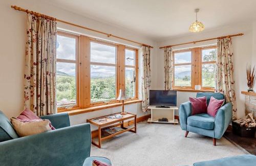 Newtonmore House | 3 Bed in The Cairngorms IN515