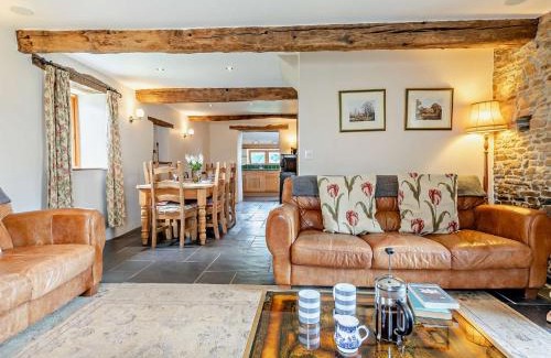Iddesleigh House | 3 Bed in Winkleigh 1450B