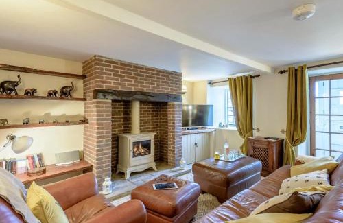 Wool House | 3 Bed in Wool 77787