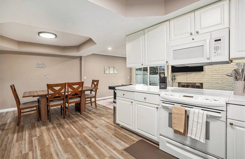 Warren House | 3 Bed Metro Detroit Gem w/Games & Netflix