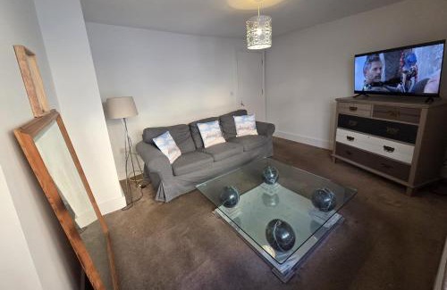 Broadstairs Apartment | 3-Bed Seaside Haven - Sleeps 7 & Pet Friendly