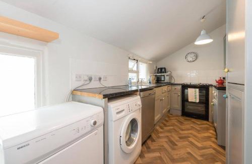 Broadstairs Apartment | 3-Bed Seaside Haven - Sleeps 7 & Pet Friendly