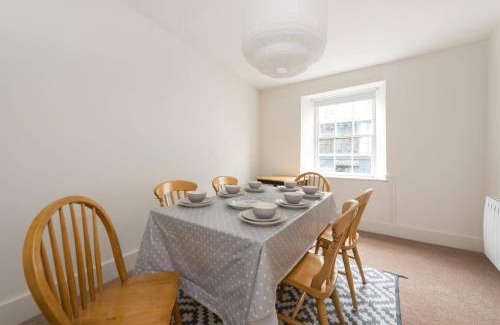 Broadstairs Apartment | 3-Bed Seaside Haven - Sleeps 7 & Pet Friendly