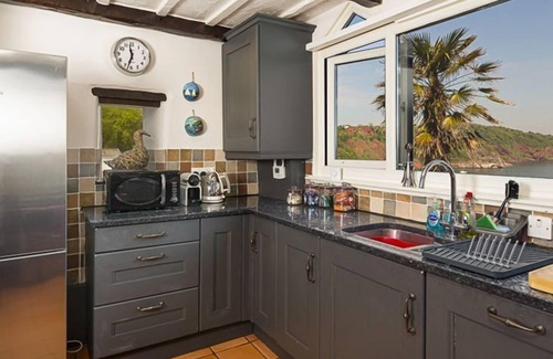 Babbacombe Cottage | 3 Bed - Smugglers Cottage - Sleeps 6 guests in 3 bedrooms