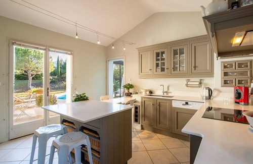 Maubec Villa | 3 bed villa with heated pool, air conditioning, walking distance to the village